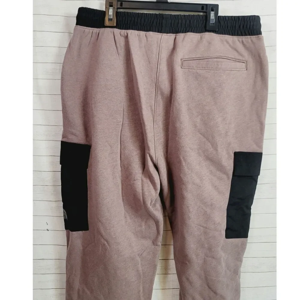 THE NORTH FACE CARGO COORDINATING JOGGER IN DEEP TAUPE/NF BLACK, SZ MEDIUM